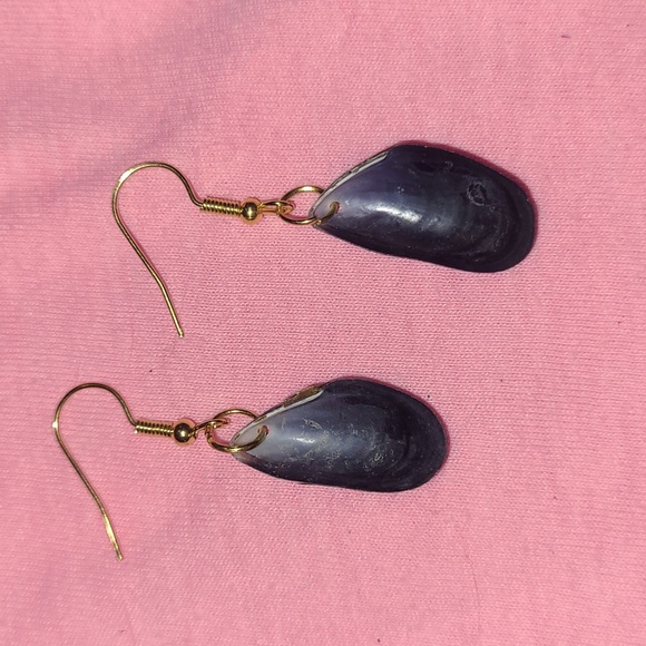 Shell earrings - Picture 2 of 3